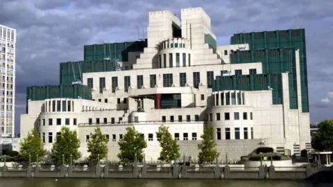 MI6 Launches Dark Web Gateway to Recruit Agents in Russia